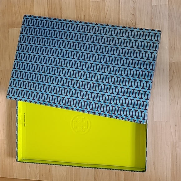 Tory Burch Large Empty Gift Box, Tall Boot Box  22 1/4” x 14 1/4” x 4 1/4” - Picture 5 of 9